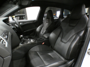 アウディ RS4アバント RS4ｱﾊﾞﾝﾄ 4.2FSIｸﾜﾄﾛ　ADVｷｰ 黒革 ﾋｰﾀｰ MMIﾅﾋﾞ B&Oｻｳﾝﾄﾞ Bｶﾒﾗ PDC ｷｾﾉﾝ RS専用ｴｸﾃﾘｱ&20AW 可変ﾏﾌﾗｰ 450ps　2年保証