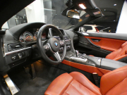 BMW Mシリーズ M6ｶﾌﾞﾘｵﾚ　ｺﾝﾌｫA 赤革/黒幌 ﾋｰﾀｰ ﾍﾞﾝﾁﾚｰﾀｰ ﾏｯｻｰｼﾞ機能 iﾄﾞﾗｲﾌﾞﾅﾋﾞ(CIC) ☆B&Oｻｳﾝﾄﾞ ﾄｯﾌﾟ&ｻｲﾄﾞﾋﾞｭｰｶﾒﾗ PDC ﾍｯﾄﾞｱｯﾌﾟDSP LEDﾗｲﾄ 専用ｴｸﾃﾘｱ&20AW 560ps　2年保証