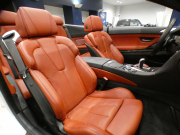 BMW Mシリーズ M6ｶﾌﾞﾘｵﾚ　ｺﾝﾌｫA 赤革/黒幌 ﾋｰﾀｰ ﾍﾞﾝﾁﾚｰﾀｰ ﾏｯｻｰｼﾞ機能 iﾄﾞﾗｲﾌﾞﾅﾋﾞ(CIC) ☆B&Oｻｳﾝﾄﾞ ﾄｯﾌﾟ&ｻｲﾄﾞﾋﾞｭｰｶﾒﾗ PDC ﾍｯﾄﾞｱｯﾌﾟDSP LEDﾗｲﾄ 専用ｴｸﾃﾘｱ&20AW 560ps　2年保証