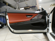 BMW Mシリーズ M6ｶﾌﾞﾘｵﾚ　ｺﾝﾌｫA 赤革/黒幌 ﾋｰﾀｰ ﾍﾞﾝﾁﾚｰﾀｰ ﾏｯｻｰｼﾞ機能 iﾄﾞﾗｲﾌﾞﾅﾋﾞ(CIC) ☆B&Oｻｳﾝﾄﾞ ﾄｯﾌﾟ&ｻｲﾄﾞﾋﾞｭｰｶﾒﾗ PDC ﾍｯﾄﾞｱｯﾌﾟDSP LEDﾗｲﾄ 専用ｴｸﾃﾘｱ&20AW 560ps　2年保証