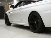 BMW Mシリーズ M6ｶﾌﾞﾘｵﾚ　ｺﾝﾌｫA 赤革/黒幌 ﾋｰﾀｰ ﾍﾞﾝﾁﾚｰﾀｰ ﾏｯｻｰｼﾞ機能 iﾄﾞﾗｲﾌﾞﾅﾋﾞ(CIC) ☆B&Oｻｳﾝﾄﾞ ﾄｯﾌﾟ&ｻｲﾄﾞﾋﾞｭｰｶﾒﾗ PDC ﾍｯﾄﾞｱｯﾌﾟDSP LEDﾗｲﾄ 専用ｴｸﾃﾘｱ&20AW 560ps　2年保証