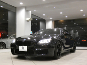 BMW Mシリーズ M6ｸﾞﾗﾝｸｰﾍﾟ　ｺﾝﾌｫA ﾚｰﾝCHW 赤革 ﾋｰﾀｰ ﾍﾞﾝﾁﾚｰﾀｰ iﾄﾞﾗｲﾌﾞﾅﾋﾞ(CIC) ☆B&Oｻｳﾝﾄﾞ ﾄｯﾌﾟ&ｻｲﾄﾞﾋﾞｭｰｶﾒﾗ ﾅｲﾄﾋﾞｼﾞｮﾝ PDC ﾍｯﾄﾞｱｯﾌﾟDSP LEDﾗｲﾄ 専用ｴｸﾃﾘｱ&20AW 560ps　2年保証