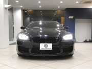 BMW Mシリーズ M6ｸﾞﾗﾝｸｰﾍﾟ　ｺﾝﾌｫA ﾚｰﾝCHW 赤革 ﾋｰﾀｰ ﾍﾞﾝﾁﾚｰﾀｰ iﾄﾞﾗｲﾌﾞﾅﾋﾞ(CIC) ☆B&Oｻｳﾝﾄﾞ ﾄｯﾌﾟ&ｻｲﾄﾞﾋﾞｭｰｶﾒﾗ ﾅｲﾄﾋﾞｼﾞｮﾝ PDC ﾍｯﾄﾞｱｯﾌﾟDSP LEDﾗｲﾄ 専用ｴｸﾃﾘｱ&20AW 560ps　2年保証