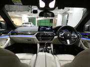 BMW 5シリーズ 523i Mｽﾎﾟｰﾂ ﾊｲﾗｲﾝ&ｲﾉﾍﾞｰｼｮﾝPKG　ｺﾝﾌｫA Dｱｼｽﾄ+ 追ACC ﾚｰﾝCHW 衝突軽減 白革 全席ﾋｰﾀｰ iﾄﾞﾗｲﾌﾞﾅﾋﾞ(第6世代ﾀｯﾁP対応) 全周囲ｶﾒﾗ PDC LEDﾗｲﾄ ｵｰﾄﾄﾗﾝｸ Mｽﾎﾟｰﾂｴｱﾛ&19AW　2年保証