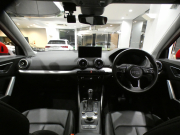 アウディ Q2 Q2 30TFSIｽﾎﾟｰﾂ ｱｼｽﾀﾝｽPKG　ADVｷｰ 追ACC ﾚｰﾝ&ｻｲﾄﾞｱｼｽﾄ 黒革 ﾋｰﾀｰ MMIﾅﾋﾞ ﾊﾞｰﾁｬﾙCP ｽﾏｰﾄﾌｫﾝIF Bｶﾒﾗ PDC LEDﾗｲﾄ ｵｰﾄﾃｰﾙｹﾞｰﾄ 前後ﾄﾞﾗﾚｺ　2年保証