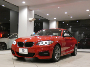 BMW 2シリーズ M235iｸｰﾍﾟ　☆6速MT ｺﾝﾌｫA ｸﾙｺﾝ ﾚｰﾝDW ｲﾝﾃﾘS ﾍｷｻｺﾞﾝｸﾛｽｼｰﾄ iﾄﾞﾗｲﾌﾞﾅﾋﾞ(NBT-EVO) TVﾁｭｰﾅｰ Bｶﾒﾗ PDC ｷｾﾉﾝ 専用ｴｸｽﾃﾘｱ&18AW Mｻｽ 326ps　2年保証