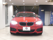 BMW 2シリーズ M235iｸｰﾍﾟ　☆6速MT ｺﾝﾌｫA ｸﾙｺﾝ ﾚｰﾝDW ｲﾝﾃﾘS ﾍｷｻｺﾞﾝｸﾛｽｼｰﾄ iﾄﾞﾗｲﾌﾞﾅﾋﾞ(NBT-EVO) TVﾁｭｰﾅｰ Bｶﾒﾗ PDC ｷｾﾉﾝ 専用ｴｸｽﾃﾘｱ&18AW Mｻｽ 326ps　2年保証