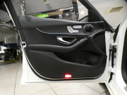 メルセデスベンツ Cクラス C250ｽﾎﾟｰﾂ ﾚｰﾀﾞｰｾｰﾌﾃｨPKG　ｷｰﾚｽｺﾞｰ ☆有償色 黒革 ﾋｰﾀｰ ﾅﾋﾞTV Bｶﾒﾗ PTS LEDﾗｲﾄ ｱﾝﾋﾞｴﾝﾄﾗｲﾄ ﾊﾟﾅﾒﾘｶｰﾅｸﾞﾘﾙ ﾄﾗﾝｸｽﾎﾟｲﾗｰ AMGｽﾀｲﾘﾝｸﾞ&19AW　2年保証