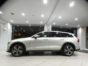 ボルボ V60 V60ｸﾛｽｶﾝﾄﾘｰ T5ﾌﾟﾛ AWD　追ACC･LKA･ LCMA 白革 ﾋｰﾀｰ ﾍﾞﾝﾁﾚｰﾀｰ ﾏｯｻｰｼﾞ機能 ﾀｯﾁｽｸﾘｰﾝHDDﾅﾋﾞTV harman/K 全周囲ｶﾒﾗ ﾍｯﾄﾞｱｯﾌﾟDSP LEDﾗｲﾄ ｵｰﾄﾃｰﾙｹﾞｰﾄ 19AW　2年保証