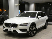 ボルボ V60 V60ｸﾛｽｶﾝﾄﾘｰ ｱﾙﾃｨﾒｯﾄB5 AWD　1ｵｰﾅｰ 追ACC･LKA･ BLIS 茶革 全席ﾋｰﾀｰ ﾍﾞﾝﾁﾚｰﾀｰ ﾏｯｻｰｼﾞ ☆ﾊﾟﾉﾗﾏSR ☆ｸﾘｽﾀﾙｼﾌﾄﾉﾌﾞ  ﾀｯﾁｽｸﾘｰﾝGoogleﾅﾋﾞ harman/K 全周ｶﾒﾗ LEDﾗｲﾄ ｵｰﾄﾃｰﾙｹﾞｰﾄ 19AW B5EG+ﾓｰﾀｰ　2年保証