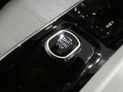 ボルボ V60 V60ｸﾛｽｶﾝﾄﾘｰ B5 AWD ﾌﾟﾛ ｸﾗｲﾒｰﾄPKG　☆1ｵｰﾅｰ 追ACC･LKA･ LCMA 白革 全席ﾋｰﾀｰ ﾍﾞﾝﾁﾚｰﾀｰ ﾏｯｻｰｼﾞ ☆ﾊﾟﾉﾗﾏSR ﾀｯﾁｽｸﾘｰﾝHDDﾅﾋﾞTV ☆B&Wｻｳﾝﾄﾞ 全周ｶﾒﾗ ﾍｯﾄﾞｱｯﾌﾟDSP LEDﾗｲﾄ ｵｰﾄﾃｰﾙｹﾞｰﾄ ｴｸｽﾃﾘｱｽﾀｲﾘﾝｸﾞKIT OP20AW　2年保証