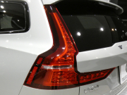 ボルボ V60 V60ｸﾛｽｶﾝﾄﾘｰ B5 AWD ﾌﾟﾛ ｸﾗｲﾒｰﾄPKG　☆1ｵｰﾅｰ 追ACC･LKA･ LCMA 白革 全席ﾋｰﾀｰ ﾍﾞﾝﾁﾚｰﾀｰ ﾏｯｻｰｼﾞ ☆ﾊﾟﾉﾗﾏSR ﾀｯﾁｽｸﾘｰﾝHDDﾅﾋﾞTV ☆B&Wｻｳﾝﾄﾞ 全周ｶﾒﾗ ﾍｯﾄﾞｱｯﾌﾟDSP LEDﾗｲﾄ ｵｰﾄﾃｰﾙｹﾞｰﾄ ｴｸｽﾃﾘｱｽﾀｲﾘﾝｸﾞKIT OP20AW　2年保証