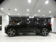 ボルボ XC60 XC60 B6 AWD Rﾃﾞｻﾞｲﾝ　☆1ｵｰﾅｰ ｼﾃｨｾｰﾌﾃｨ ACC･BLIS 黒半革 全席ﾋｰﾀｰ ﾀｯﾁｽｸﾘｰﾝHDDﾅﾋﾞTV harman/K 全周囲ｶﾒﾗ ﾍｯﾄﾞｱｯﾌﾟDSP LEDﾗｲﾄ Rﾃﾞｻﾞｲﾝ専用ｴｸｽﾃﾘｱ&21AW 300ps　2年保証