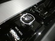 ボルボ XC60 XC60 B6 AWD Rﾃﾞｻﾞｲﾝ　☆1ｵｰﾅｰ ｼﾃｨｾｰﾌﾃｨ ACC･BLIS 黒半革 全席ﾋｰﾀｰ ﾀｯﾁｽｸﾘｰﾝHDDﾅﾋﾞTV harman/K 全周囲ｶﾒﾗ ﾍｯﾄﾞｱｯﾌﾟDSP LEDﾗｲﾄ Rﾃﾞｻﾞｲﾝ専用ｴｸｽﾃﾘｱ&21AW 300ps　2年保証