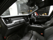 ボルボ XC60 XC60 B6 AWD Rﾃﾞｻﾞｲﾝ　☆1ｵｰﾅｰ ｼﾃｨｾｰﾌﾃｨ ACC･BLIS 黒半革 全席ﾋｰﾀｰ ﾀｯﾁｽｸﾘｰﾝHDDﾅﾋﾞTV harman/K 全周囲ｶﾒﾗ ﾍｯﾄﾞｱｯﾌﾟDSP LEDﾗｲﾄ Rﾃﾞｻﾞｲﾝ専用ｴｸｽﾃﾘｱ&21AW 300ps　2年保証