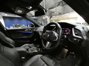 BMW 2シリーズ M235i Xﾄﾞﾗｲﾌﾞ ｸﾞﾗﾝｸｰﾍﾟ　ｺﾝﾌｫA Dｱｼｽﾄ 追ACC ﾚｰﾝDW 衝突軽減 黒革 ﾋｰﾀｰ iﾄﾞﾗｲﾌﾞﾅﾋﾞ(第7世代) Bｶﾒﾗ PDC LEDﾗｲﾄ ｱﾝﾋﾞｴﾝﾄﾗｲﾄ 専用ｴｸｽﾃﾘｱ&18AW 306ps　2年保証