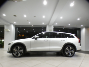 ボルボ V60 V60ｸﾛｽｶﾝﾄﾘｰ ｱﾙﾃｨﾒｯﾄB5 AWD　追ACC･LKA･ BLIS 茶革 全席ﾋｰﾀｰ ﾍﾞﾝﾁﾚｰﾀｰ ﾏｯｻｰｼﾞ ☆ｽﾃｱﾋｰﾀｰ ☆ｸﾘｽﾀﾙｼﾌﾄﾉﾌﾞ ﾀｯﾁｽｸﾘｰﾝGoogleﾅﾋﾞ harman/K 全周ｶﾒﾗ LEDﾗｲﾄ ｵｰﾄﾃｰﾙｹﾞｰﾄ 19AW B5EG+ﾓｰﾀｰ　2年保証