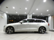 ボルボ V60 V60 T5 ｲﾝｽｸﾘﾌﾟｼｮﾝ　追ACC･LKA･ LCMA 白革 ﾋｰﾀｰ ﾍﾞﾝﾁﾚｰﾀｰ ﾏｯｻｰｼﾞ☆革張りﾀﾞｯｼｭﾎﾞｰﾄﾞ ☆ﾊﾟﾉﾗﾏSR ﾀｯﾁｽｸﾘｰﾝHDDﾅﾋﾞTV ☆B&Wｻｳﾝﾄﾞ 全周ｶﾒﾗ ﾍｯﾄﾞｱｯﾌﾟDSP LEDﾗｲﾄ ｵｰﾄﾃｰﾙｹﾞｰﾄ OP19AW　2年保証
