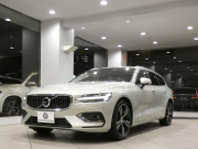 ボルボ V60 V60 T5 ｲﾝｽｸﾘﾌﾟｼｮﾝ　追ACC･LKA･ LCMA 白革 ﾋｰﾀｰ ﾍﾞﾝﾁﾚｰﾀｰ ﾏｯｻｰｼﾞ☆革張りﾀﾞｯｼｭﾎﾞｰﾄﾞ ☆ﾊﾟﾉﾗﾏSR ﾀｯﾁｽｸﾘｰﾝHDDﾅﾋﾞTV ☆B&Wｻｳﾝﾄﾞ 全周ｶﾒﾗ ﾍｯﾄﾞｱｯﾌﾟDSP LEDﾗｲﾄ ｵｰﾄﾃｰﾙｹﾞｰﾄ OP19AW　2年保証