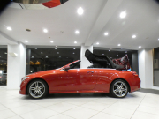 メルセデスベンツ Eクラス E200ｶﾌﾞﾘｵﾚ ｽﾎﾟｰﾂ ﾚｻﾞｰ&ﾚｰﾀﾞｰｾｰﾌﾃｨPKG　黒革/黒幌 ﾋｰﾀｰ&ｴｱｽｶｰﾌ ﾅﾋﾞTV ☆ﾌﾞﾙﾒｽﾀｰ 全周囲ｶﾒﾗ PTS ｴｱﾊﾞﾗﾝｽ ﾏﾙﾁﾋﾞｰﾑLED ｱﾝﾋﾞｴﾝﾄﾗｲﾄ AMGｽﾀｲﾘﾝｸﾞ&19AW　2年保証