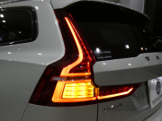 ボルボ V60 V60ｸﾛｽｶﾝﾄﾘｰ T5ﾌﾟﾛ AWD　☆1ｵｰﾅｰ 追ACC･LKA･ LCMA 白革 ﾋｰﾀｰ ﾍﾞﾝﾁﾚｰﾀｰ ﾏｯｻｰｼﾞ機能 ﾀｯﾁｽｸﾘｰﾝHDDﾅﾋﾞTV harman/K 全周囲ｶﾒﾗ ﾍｯﾄﾞｱｯﾌﾟDSP LEDﾗｲﾄ ｵｰﾄﾃｰﾙｹﾞｰﾄ 19AW　2年保証