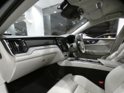 ボルボ V60 V60ｸﾛｽｶﾝﾄﾘｰ T5ﾌﾟﾛ AWD　☆1ｵｰﾅｰ 追ACC･LKA･ LCMA 白革 ﾋｰﾀｰ ﾍﾞﾝﾁﾚｰﾀｰ ﾏｯｻｰｼﾞ機能 ﾀｯﾁｽｸﾘｰﾝHDDﾅﾋﾞTV harman/K 全周囲ｶﾒﾗ ﾍｯﾄﾞｱｯﾌﾟDSP LEDﾗｲﾄ ｵｰﾄﾃｰﾙｹﾞｰﾄ 19AW　2年保証