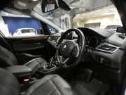 BMW 2シリーズ 218iｸﾞﾗﾝﾂｱﾗｰ ﾗｸﾞｼﾞｭｱﾘｰ ADｾｰﾌﾃｨPKG　☆有償ｶﾗｰ ☆後期 追ACC ﾚｰﾝDW 黒革 ﾋｰﾀｰ iﾄﾞﾗｲﾌﾞﾅﾋﾞ(第6世代ﾀｯﾁP対応) ﾍｯﾄﾞｱｯﾌﾟDSP Bｶﾒﾗ PDC LEDﾗｲﾄ ｵｰﾄﾃｰﾙｹﾞｰﾄ　2年保証