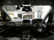 BMW 2シリーズ 218iｸﾞﾗﾝﾂｱﾗｰ ﾗｸﾞｼﾞｭｱﾘｰ ADｾｰﾌﾃｨPKG　☆有償ｶﾗｰ ☆後期 追ACC ﾚｰﾝDW 黒革 ﾋｰﾀｰ iﾄﾞﾗｲﾌﾞﾅﾋﾞ(第6世代ﾀｯﾁP対応) ﾍｯﾄﾞｱｯﾌﾟDSP Bｶﾒﾗ PDC LEDﾗｲﾄ ｵｰﾄﾃｰﾙｹﾞｰﾄ　2年保証