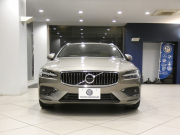 ボルボ V60 V60 B5ｲﾝｽｸﾘﾌﾟｼｮﾝ　☆1ｵｰﾅｰ 追ACC･LKA･ BLIS 茶革 全席ﾋｰﾀｰ ﾍﾞﾝﾁﾚｰﾀｰ ﾏｯｻｰｼﾞ ☆ｻﾝﾙｰﾌ ☆ｸﾘｽﾀﾙｼﾌﾄﾉﾌﾞ ﾀｯﾁｽｸﾘｰﾝHDDﾅﾋﾞ harman/K 全周囲ｶﾒﾗ LEDﾗｲﾄ ｵｰﾄﾃｰﾙｹﾞｰﾄ ☆OP19AW B5EG+ﾓｰﾀｰ　2年保証