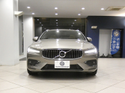 ボルボ V60 V60 B5ｲﾝｽｸﾘﾌﾟｼｮﾝ　☆1ｵｰﾅｰ 追ACC･LKA･ BLIS 茶革 全席ﾋｰﾀｰ ﾍﾞﾝﾁﾚｰﾀｰ ﾏｯｻｰｼﾞ ☆ｻﾝﾙｰﾌ ☆ｸﾘｽﾀﾙｼﾌﾄﾉﾌﾞ ﾀｯﾁｽｸﾘｰﾝHDDﾅﾋﾞ harman/K 全周囲ｶﾒﾗ LEDﾗｲﾄ ｵｰﾄﾃｰﾙｹﾞｰﾄ ☆OP19AW B5EG+ﾓｰﾀｰ　2年保証