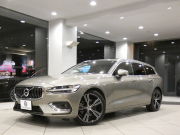 ボルボ V60 V60 B5ｲﾝｽｸﾘﾌﾟｼｮﾝ　☆1ｵｰﾅｰ 追ACC･LKA･ BLIS 茶革 全席ﾋｰﾀｰ ﾍﾞﾝﾁﾚｰﾀｰ ﾏｯｻｰｼﾞ ☆ｻﾝﾙｰﾌ ☆ｸﾘｽﾀﾙｼﾌﾄﾉﾌﾞ ﾀｯﾁｽｸﾘｰﾝHDDﾅﾋﾞ harman/K 全周囲ｶﾒﾗ LEDﾗｲﾄ ｵｰﾄﾃｰﾙｹﾞｰﾄ ☆OP19AW B5EG+ﾓｰﾀｰ　2年保証