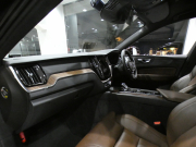 ボルボ XC60 XC60 B5 AWD ｲﾝｽｸﾘﾌﾟｼｮﾝ　追ACC･LKA･ BLIS 茶革 全席ﾋｰﾀｰ ﾍﾞﾝﾁﾚｰﾀｰ ﾏｯｻｰｼﾞ ☆ｻﾝﾙｰﾌ ☆ｸﾘｽﾀﾙｼﾌﾄ ﾀｯﾁｽｸﾘｰﾝHDDﾅﾋﾞ ☆B&Wｻｳﾝﾄﾞ 全周囲ｶﾒﾗ LEDﾗｲﾄ ｵｰﾄﾃｰﾙｹﾞｰﾄ 19AW B5EG+ﾓｰﾀｰ　2年保証