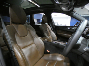 ボルボ XC60 XC60 B5 AWD ｲﾝｽｸﾘﾌﾟｼｮﾝ　追ACC･LKA･ BLIS 茶革 全席ﾋｰﾀｰ ﾍﾞﾝﾁﾚｰﾀｰ ﾏｯｻｰｼﾞ ☆ｻﾝﾙｰﾌ ☆ｸﾘｽﾀﾙｼﾌﾄ ﾀｯﾁｽｸﾘｰﾝHDDﾅﾋﾞ ☆B&Wｻｳﾝﾄﾞ 全周囲ｶﾒﾗ LEDﾗｲﾄ ｵｰﾄﾃｰﾙｹﾞｰﾄ 19AW B5EG+ﾓｰﾀｰ　2年保証