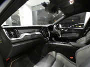 ボルボ XC60 XC60 T6 AWD Rﾃﾞｻﾞｲﾝ　ｼﾃｨｾｰﾌﾃｨ ACC･BLIS ☆ｽﾚｰﾄ(灰)半革 ﾋｰﾀｰ ﾀｯﾁｽｸﾘｰﾝHDDﾅﾋﾞTV 全周囲ｶﾒﾗ ﾍｯﾄﾞｱｯﾌﾟDSP LEDﾗｲﾄ Rﾃﾞｻﾞｲﾝ専用ｴｸｽﾃﾘｱ&21AW ☆ﾎﾟｰﾙｽﾀｰﾊﾟﾌｫｰﾏﾝｽSW 320ps　2年保証