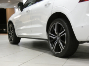 ボルボ XC60 XC60 T6 AWD Rﾃﾞｻﾞｲﾝ　ｼﾃｨｾｰﾌﾃｨ ACC･BLIS ☆ｽﾚｰﾄ(灰)半革 ﾋｰﾀｰ ﾀｯﾁｽｸﾘｰﾝHDDﾅﾋﾞTV 全周囲ｶﾒﾗ ﾍｯﾄﾞｱｯﾌﾟDSP LEDﾗｲﾄ Rﾃﾞｻﾞｲﾝ専用ｴｸｽﾃﾘｱ&21AW ☆ﾎﾟｰﾙｽﾀｰﾊﾟﾌｫｰﾏﾝｽSW 320ps　2年保証
