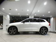 ボルボ XC60 XC60 T6 AWD Rﾃﾞｻﾞｲﾝ　ｼﾃｨｾｰﾌﾃｨ ACC･BLIS ☆ｽﾚｰﾄ(灰)半革 ﾋｰﾀｰ ﾀｯﾁｽｸﾘｰﾝHDDﾅﾋﾞTV 全周囲ｶﾒﾗ ﾍｯﾄﾞｱｯﾌﾟDSP LEDﾗｲﾄ Rﾃﾞｻﾞｲﾝ専用ｴｸｽﾃﾘｱ&21AW ☆ﾎﾟｰﾙｽﾀｰﾊﾟﾌｫｰﾏﾝｽSW 320ps　2年保証