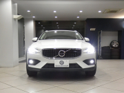 ボルボ V60 V60ｸﾛｽｶﾝﾄﾘｰ T5ﾌﾟﾛ AWD　追ACC･LKA･ LCMA 白革 ﾋｰﾀｰ ﾍﾞﾝﾁﾚｰﾀｰ ﾏｯｻｰｼﾞ機能 ﾀｯﾁｽｸﾘｰﾝHDDﾅﾋﾞTV harman/K 全周囲ｶﾒﾗ ﾍｯﾄﾞｱｯﾌﾟDSP LEDﾗｲﾄ ｵｰﾄﾃｰﾙｹﾞｰﾄ 19AW　2年保証