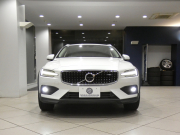 ボルボ V60 V60ｸﾛｽｶﾝﾄﾘｰ T5ﾌﾟﾛ AWD　追ACC･LKA･ LCMA 白革 ﾋｰﾀｰ ﾍﾞﾝﾁﾚｰﾀｰ ﾏｯｻｰｼﾞ機能 ﾀｯﾁｽｸﾘｰﾝHDDﾅﾋﾞTV harman/K 全周囲ｶﾒﾗ ﾍｯﾄﾞｱｯﾌﾟDSP LEDﾗｲﾄ ｵｰﾄﾃｰﾙｹﾞｰﾄ 19AW　2年保証