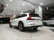 ボルボ V60 V60ｸﾛｽｶﾝﾄﾘｰ T5ﾌﾟﾛ AWD　追ACC･LKA･ LCMA 白革 ﾋｰﾀｰ ﾍﾞﾝﾁﾚｰﾀｰ ﾏｯｻｰｼﾞ機能 ﾀｯﾁｽｸﾘｰﾝHDDﾅﾋﾞTV harman/K 全周囲ｶﾒﾗ ﾍｯﾄﾞｱｯﾌﾟDSP LEDﾗｲﾄ ｵｰﾄﾃｰﾙｹﾞｰﾄ 19AW　2年保証