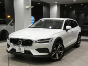 ボルボ V60 V60ｸﾛｽｶﾝﾄﾘｰ T5ﾌﾟﾛ AWD　追ACC･LKA･ LCMA 白革 ﾋｰﾀｰ ﾍﾞﾝﾁﾚｰﾀｰ ﾏｯｻｰｼﾞ機能 ﾀｯﾁｽｸﾘｰﾝHDDﾅﾋﾞTV harman/K 全周囲ｶﾒﾗ ﾍｯﾄﾞｱｯﾌﾟDSP LEDﾗｲﾄ ｵｰﾄﾃｰﾙｹﾞｰﾄ 19AW　2年保証