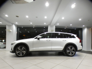 ボルボ V60 V60ｸﾛｽｶﾝﾄﾘｰ T5ﾌﾟﾛ AWD　追ACC･LKA･ LCMA 白革 ﾋｰﾀｰ ﾍﾞﾝﾁﾚｰﾀｰ ﾏｯｻｰｼﾞ機能 ﾀｯﾁｽｸﾘｰﾝHDDﾅﾋﾞTV harman/K 全周囲ｶﾒﾗ ﾍｯﾄﾞｱｯﾌﾟDSP LEDﾗｲﾄ ｵｰﾄﾃｰﾙｹﾞｰﾄ 19AW　2年保証