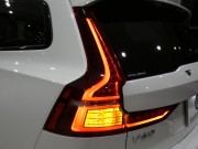 ボルボ V60 V60ｸﾛｽｶﾝﾄﾘｰ T5ﾌﾟﾛ AWD　追ACC･LKA･ LCMA 白革 ﾋｰﾀｰ ﾍﾞﾝﾁﾚｰﾀｰ ﾏｯｻｰｼﾞ機能 ﾀｯﾁｽｸﾘｰﾝHDDﾅﾋﾞTV harman/K 全周囲ｶﾒﾗ ﾍｯﾄﾞｱｯﾌﾟDSP LEDﾗｲﾄ ｵｰﾄﾃｰﾙｹﾞｰﾄ 19AW　2年保証