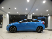 ボルボ V40 V40 T5 Rﾃﾞｻﾞｲﾝ　☆1ｵｰﾅｰ Pｽﾀｰﾄ 追ACC LCMA LKA BLIS 衝突軽減 黒革 ﾋｰﾀｰ 7ｲﾝﾁHDDﾅﾋﾞ MSV  Bｶﾒﾗ ｾﾝｻｰ ｷｾﾉﾝ Rﾃﾞｻﾞｲﾝ専用ｴｸｽﾃﾘｱ&18AW 245ps　2年保証
