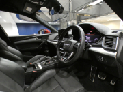 アウディ Q5 Q5 2.0TFSIｸﾜﾄﾛｽﾎﾟｰﾂ Sﾗｲﾝ&ｱｼｽﾀﾝｽPKG　ADVｷｰ 追ACC ﾚｰﾝ&ｻｲﾄﾞｱｼｽﾄ ｱｳﾃﾞｨﾌﾟﾚｾﾝｽ ﾊﾟｰｸｱｼｽﾄ 半革 ﾋｰﾀｰ MMIﾅﾋﾞ ﾊﾞｰﾁｬﾙCP 全周囲ｶﾒﾗ PDC LEDﾗｲﾄ Sﾗｲﾝｴｸｽﾃﾘｱ&19AW　2年保証