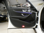 メルセデスベンツ Eクラス E250AVGｽﾎﾟｰﾂ ﾚｻﾞｰｴｸｽｸﾙｰｼﾌﾞ&ﾚｰﾀﾞｰｾｰﾌﾃｨPKG　黒革 全席ﾋｰﾀｰ ☆ﾊﾟﾉﾗﾏSR ﾅﾋﾞTV ☆ﾌﾞﾙﾒｽﾀｰ 全周囲ｶﾒﾗ PTS ｴｱﾊﾞﾗﾝｽ ﾍｯﾄﾞｱｯﾌﾟDSP ﾏﾙﾁﾋﾞｰﾑLED ｱﾝﾋﾞｴﾝﾄﾗｲﾄ AMGｽﾀｲﾘﾝｸﾞ&19AW　2年保証