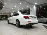 メルセデスベンツ Eクラス E250AVGｽﾎﾟｰﾂ ﾚｻﾞｰｴｸｽｸﾙｰｼﾌﾞ&ﾚｰﾀﾞｰｾｰﾌﾃｨPKG　黒革 全席ﾋｰﾀｰ ☆ﾊﾟﾉﾗﾏSR ﾅﾋﾞTV ☆ﾌﾞﾙﾒｽﾀｰ 全周囲ｶﾒﾗ PTS ｴｱﾊﾞﾗﾝｽ ﾍｯﾄﾞｱｯﾌﾟDSP ﾏﾙﾁﾋﾞｰﾑLED ｱﾝﾋﾞｴﾝﾄﾗｲﾄ AMGｽﾀｲﾘﾝｸﾞ&19AW　2年保証