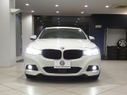 BMW 3シリーズ 320iｸﾞﾗﾝﾂｰﾘｽﾓ Mｽﾎﾟｰﾂ　☆後期 ｺﾝﾌｫA 追ACC ﾚｰﾝCHW 衝突軽減 黒革 ﾋｰﾀｰ iﾄﾞﾗｲﾌﾞﾅﾋﾞ(第5世代) ☆ﾄｯﾌﾟ･ｻｲﾄﾞﾋﾞｭｰｶﾒﾗ PDC LEDﾗｲﾄ Mｽﾎﾟｰﾂｴｱﾛ&19AW ｵｰﾄﾃｰﾙｹﾞｰﾄ　2年保証