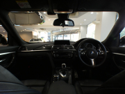BMW 3シリーズ 320iｸﾞﾗﾝﾂｰﾘｽﾓ Mｽﾎﾟｰﾂ　☆後期 ｺﾝﾌｫA 追ACC ﾚｰﾝCHW 衝突軽減 黒革 ﾋｰﾀｰ iﾄﾞﾗｲﾌﾞﾅﾋﾞ(第5世代) ☆ﾄｯﾌﾟ･ｻｲﾄﾞﾋﾞｭｰｶﾒﾗ PDC LEDﾗｲﾄ Mｽﾎﾟｰﾂｴｱﾛ&19AW ｵｰﾄﾃｰﾙｹﾞｰﾄ　2年保証