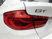 BMW 3シリーズ 320iｸﾞﾗﾝﾂｰﾘｽﾓ Mｽﾎﾟｰﾂ　☆後期 ｺﾝﾌｫA 追ACC ﾚｰﾝCHW 衝突軽減 黒革 ﾋｰﾀｰ iﾄﾞﾗｲﾌﾞﾅﾋﾞ(第5世代) ☆ﾄｯﾌﾟ･ｻｲﾄﾞﾋﾞｭｰｶﾒﾗ PDC LEDﾗｲﾄ Mｽﾎﾟｰﾂｴｱﾛ&19AW ｵｰﾄﾃｰﾙｹﾞｰﾄ　2年保証