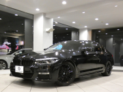 BMW 5シリーズ 523i Mｽﾎﾟｰﾂ　ｺﾝﾌｫA Dｱｼｽﾄ+ 追ACC ﾚｰﾝCHW 衝突軽減 ｸﾛｽ/ｱﾙｶﾝﾀｰﾗｼｰﾄ  iﾄﾞﾗｲﾌﾞﾅﾋﾞ(第6世代ﾀｯﾁP対応) ☆harman/kardon 全周囲ｶﾒﾗ PDC ☆ﾍｯﾄﾞｱｯﾌﾟDSP LEDﾗｲﾄ ｵｰﾄﾄﾗﾝｸ Mｽﾎﾟｰﾂｴｱﾛ&19AW　2年保証